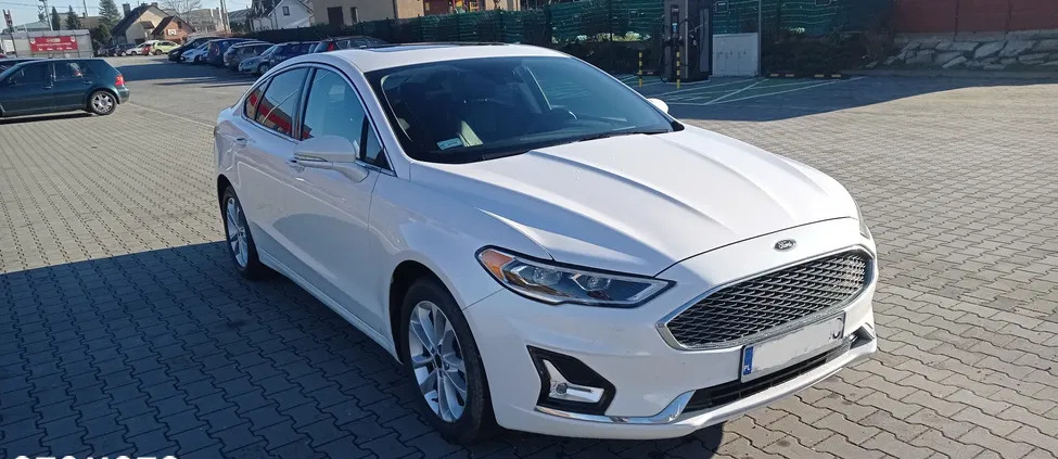 samochody osobowe Ford Mondeo cena 73700 przebieg: 49000, rok produkcji 2019 z Mogielnica